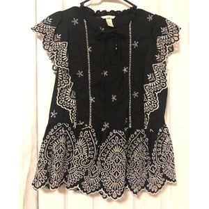 H&M punching embroidery blouse